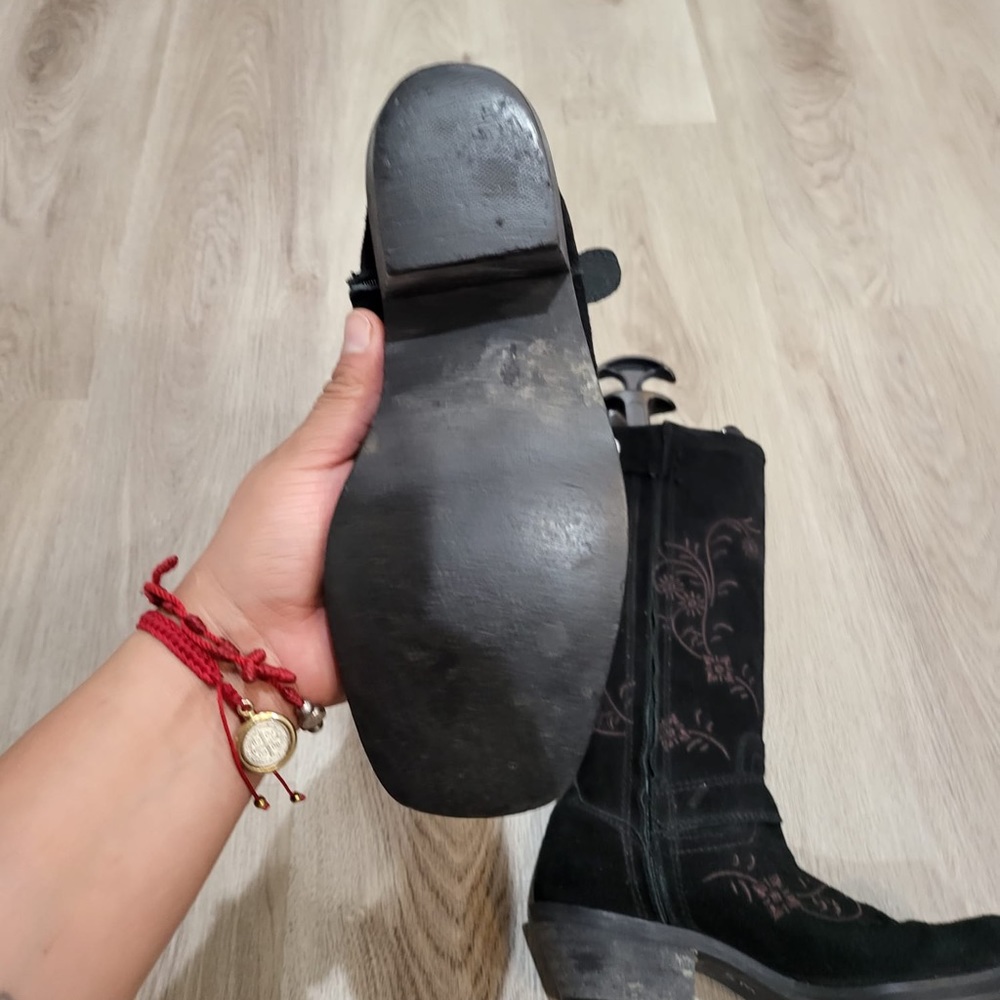 Boots - Picture 6 of 8